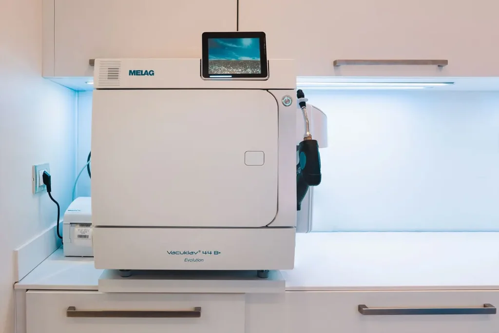 Autoclave Melag per la sterilizzazione tracciata degli strumenti nello studio Dentas.