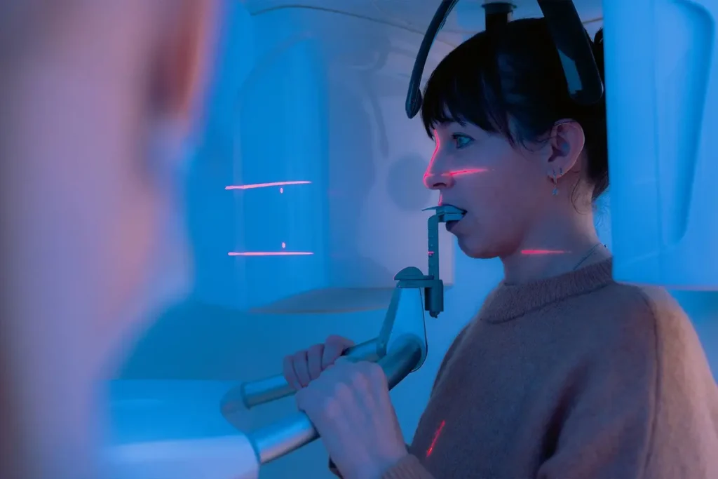 Paziente posizionato nella TAC Cone Beam durante l'acquisizione radiografica tridimensionale.